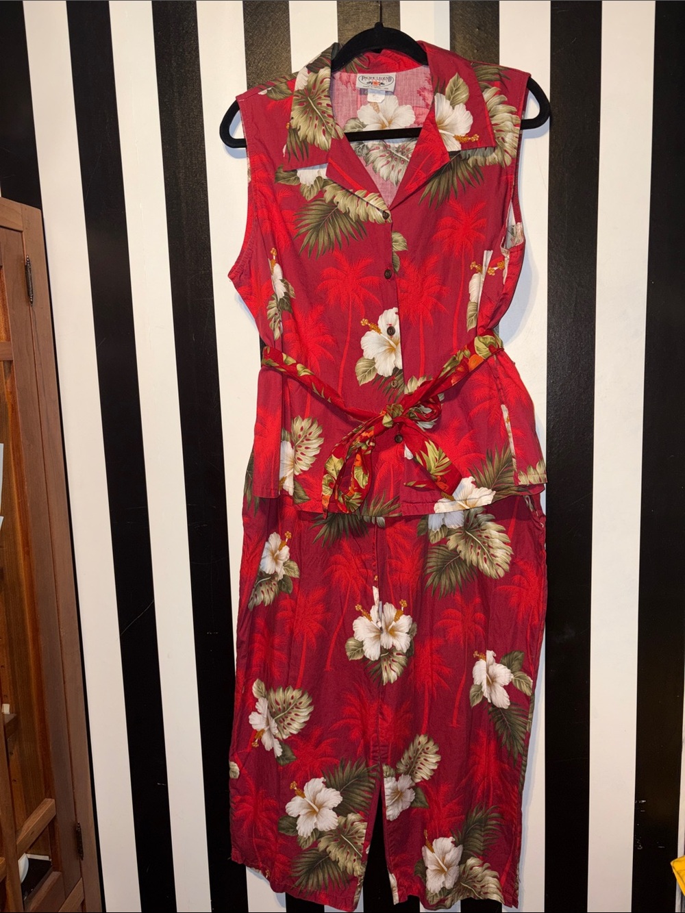 Vintage 90s Tropical Red Sleeveless Floral Shirt & Capri Pants Made in Hawaii XL